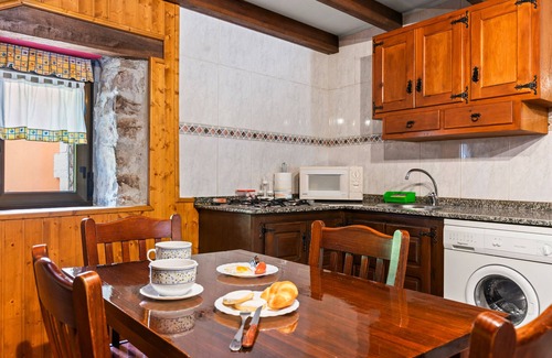 Caunedo House | Apartment 'Lorences A' with Mountain View