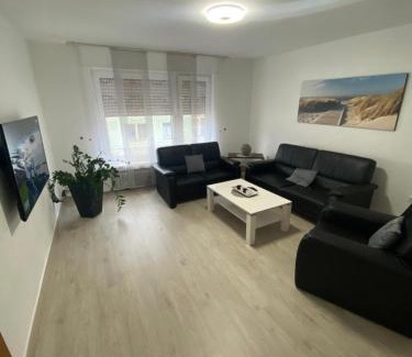 Odenkirchen-Mitte Apartment | Top-Rated Family Retreat at Apartment Lori