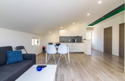 Peracko Blato Apartment | Guest Rated 10/10: Oceanfront Apartment LORO in Ploce
