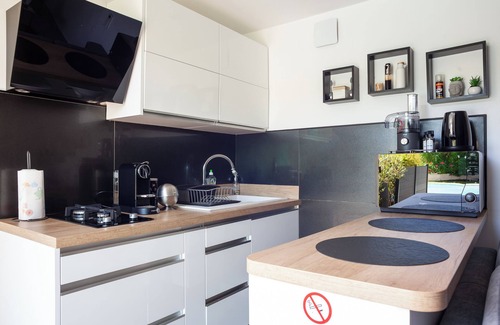Aix-en-Provence House | Relaxing Apartment 'Lucerta Bella' with Pool & Wi-Fi