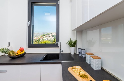 Gorica Apartment | Exquisite Apartment LuNi: 3-Bedroom with Balcony & Views