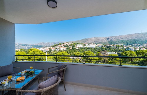 Gorica Apartment | Exquisite Apartment LuNi: 3-Bedroom with Balcony & Views