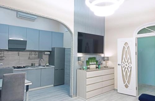 Verkhnie Misto Apartment | Elegant Apartment in Center with Ocean View and Pool