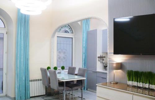 Verkhnie Misto Apartment | Elegant Apartment in Center with Ocean View and Pool