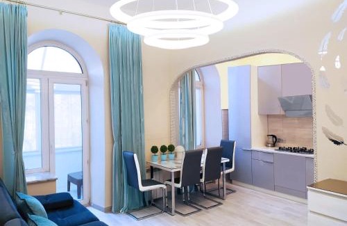 Verkhnie Misto Apartment | Elegant Apartment in Center with Ocean View and Pool
