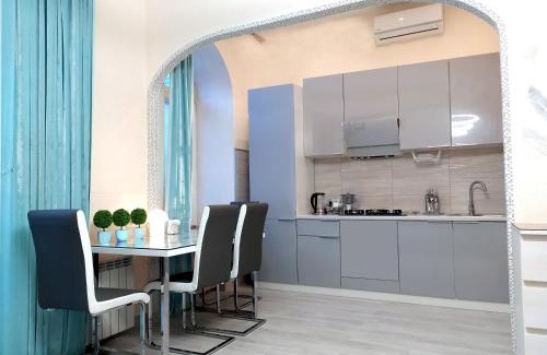 Verkhnie Misto Apartment | Elegant Apartment in Center with Ocean View and Pool