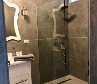 Ramnicu Valcea Apartment | Elegant Child-Friendly Apartment Rated 9.9/10 by Guests