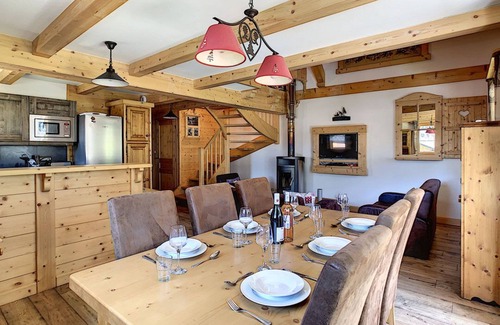 Samoens Apartment | Apartment Lyra: Scenic Views, Pool & Spa in Samoens