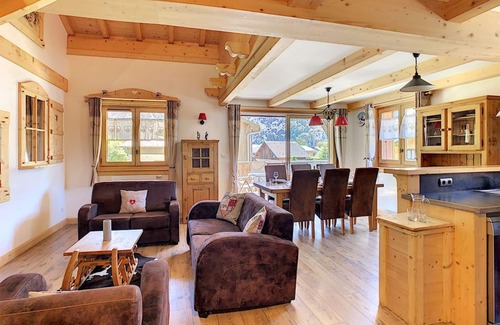 Samoens Apartment | Apartment Lyra: Scenic Views, Pool & Spa in Samoens