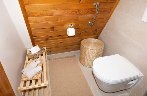 Karlovac Apartment | Oceanfront Retreat: Apartment Madera in Karlovac Awaits