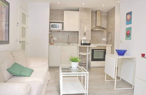 Cadiz Apartment | Beachside Apartment Madrid in Cádiz with Ocean View & Spa