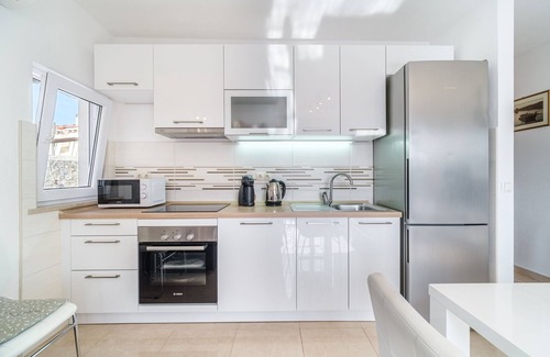 Milna (Brac) Apartment | Oceanfront Apartment with Magical Views & Family Amenities