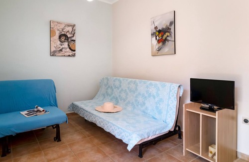Kavallos Apartment | Relaxing Apartment 'Maistros' with Pool and Ocean View