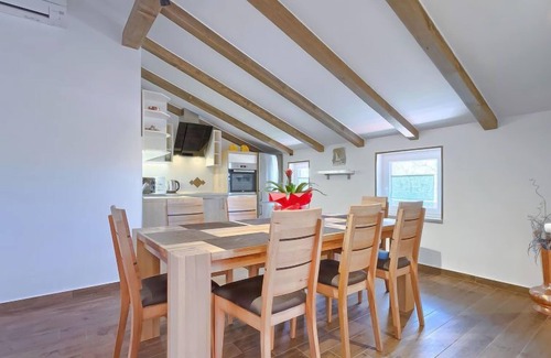 Valica Apartment | Oceanfront Escape at Apartment Majda: 9.8/10 Rated Stay