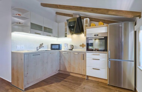 Valica Apartment | Oceanfront Escape at Apartment Majda: 9.8/10 Rated Stay