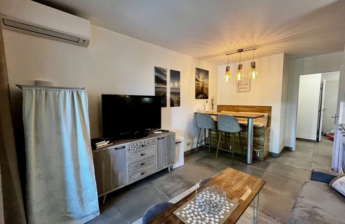 Mallemort Apartment | Cozy Apartment Mallemort for 2 with Spa and Breakfast