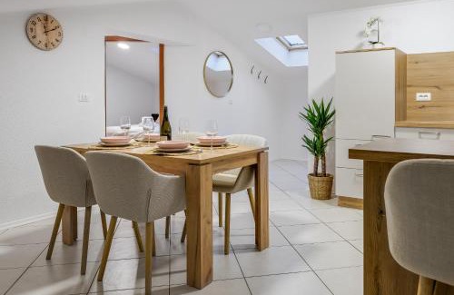 Ajdovscina Apartment | Apartment Mandi By DIMBIKES