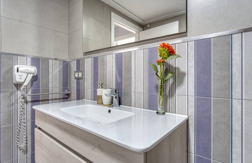 Cabo de las Huertas Apartment | Cozy Apartment 'Mar 15' with Ocean View & Pet Friendly