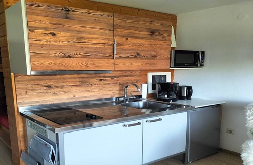 Maria Alm am Steinernen Meer Apartment | Cozy Apartment in Maria Alm by Ski Slopes with Breakfast