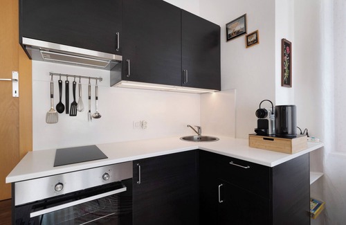 Muhlbach Apartment | Apartment 'Maria Beatrice Rosso' with Lake View, Private Terrace and Wi-Fi