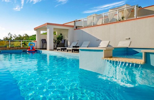 Dinjiska Apartment | Oceanfront Apartment Marija-2 with Pool & Family-Friendly Perks