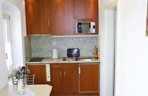 Kastelir Apartment | Top-Rated Apartment Marija Kastelir with Garden View
