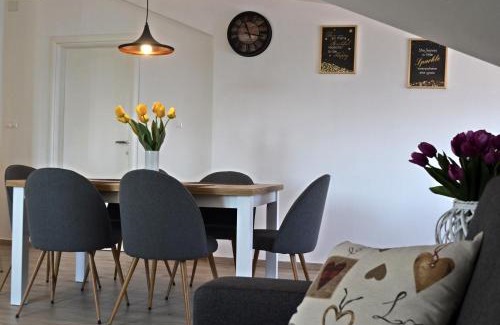 Cove Tri Zala (Zrnovo) Apartment | Child-Friendly Apartment Marina: Guest Rated 9.9/10