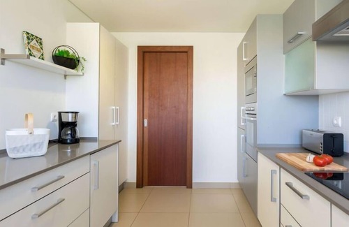 Telheiro Apartment | Experience Apartment Marina Sky with Family-Friendly Amenities