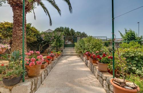 Cove Murtar Apartment | Oceanfront Apartment Marisa: Enjoy a 9/10 Guest Experience