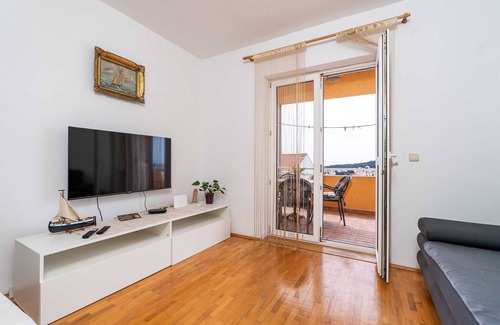Gruz Apartment | Apartment Marisol - One Bedroom Apartment with Balcony and Sea View