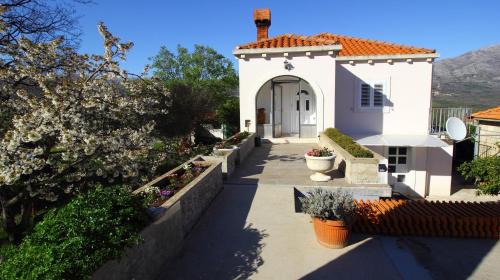 Cilipi Apartment | Family-Friendly Getaway at Apartment Marita, Rated 9.3/10