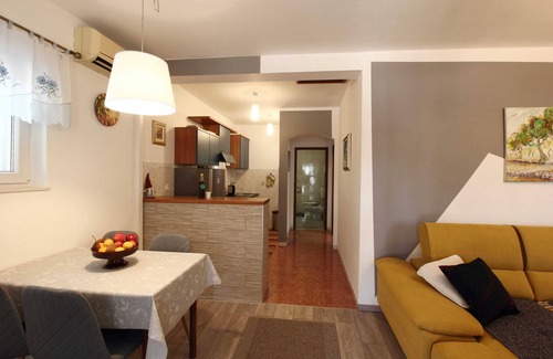 Cilipi Apartment | Discover Apartment Marita: Family-Friendly with Breakfast