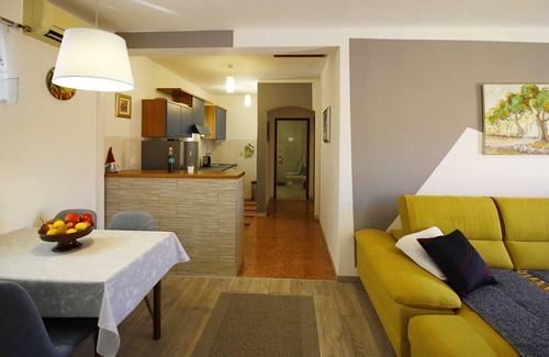 Cilipi Apartment | Discover Apartment Marita: Family-Friendly with Breakfast