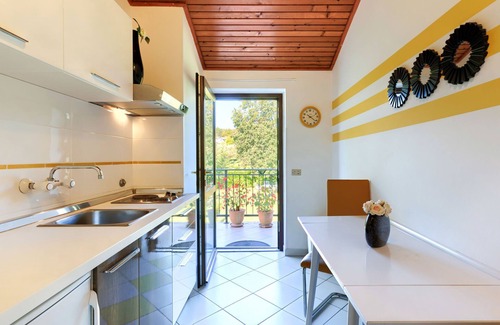 Marceljani Apartment | Discover Apartment Mariza: Oceanfront Getaway with Spa
