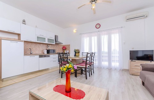 Seget Vranjica Apartment | Seget Donji Escape: Apartment Markovic with Ocean View