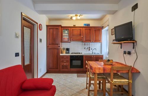Gera Lario Apartment | Oceanfront Retreat: Apartment Marta with Pet-Friendly Perks