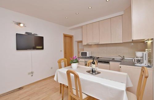 Omis Apartment | Guest Rated: Apartment Mate - Ideal for Families