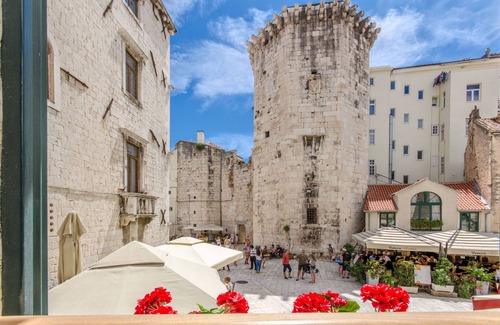 Mejasi Apartment | Oceanfront Apartment Matmar - Perfect Family Getaway in Split