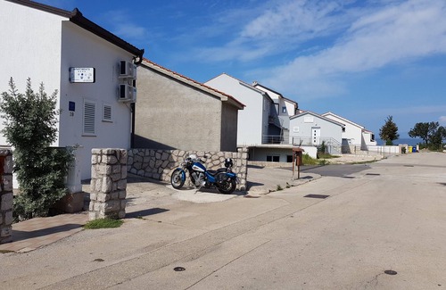 Municipality of Omisalj Apartment | Cozy One-bedroom Apartment Mato – Ideal for Families