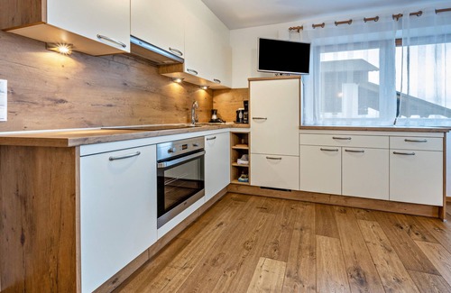 Vandoies Apartment | Mountain View Apartment "Maurerhof Morgenrot" with Balcony