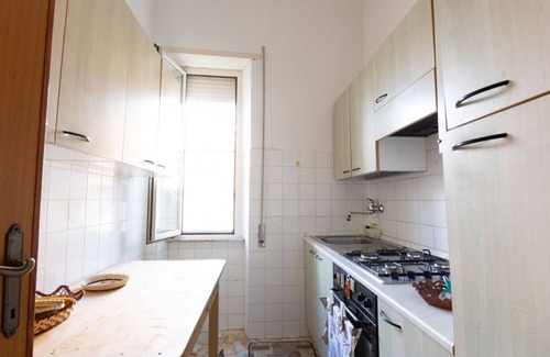 Oliena Apartment | Modern Apartment Melathu: Wi-Fi & Family-Friendly Amenities