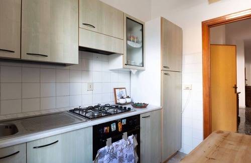 Oliena Apartment | Modern Apartment Melathu: Wi-Fi & Family-Friendly Amenities