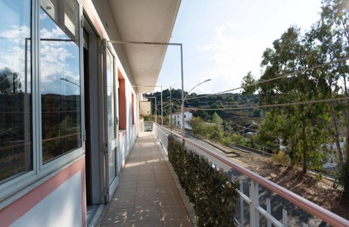 Oliena Apartment | Modern Apartment Melathu: Wi-Fi & Family-Friendly Amenities