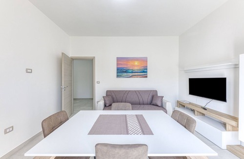 Ugento Apartment | Ideal Messapica Rooms: Balcony, Wi-Fi & Spa Near City Centre