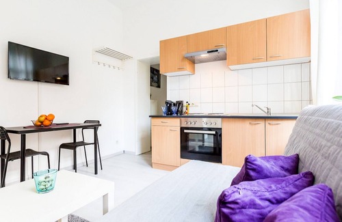 Eicken Apartment | Cozy Apartment Mg02 with Kitchen & Breakfast for 3 Guests
