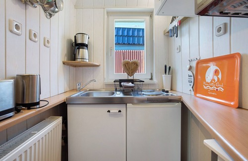 Zempin Apartment | Beautiful Apartment 'Mien Lüttes Glück' with Garden & Wi-Fi
