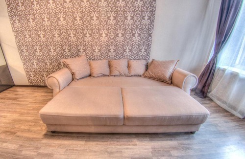 Airport District Apartment | Budget-Friendly Stay at Apartment Milady - 7/10 Rated