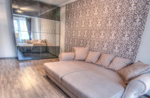 Airport District Apartment | Budget-Friendly Stay at Apartment Milady - 7/10 Rated