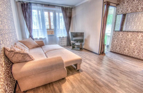 Airport District Apartment | Budget-Friendly Stay at Apartment Milady - 7/10 Rated
