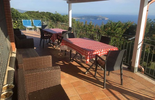 Pisciotta Apartment | Cozy Apartment 'Mimosa' with Ocean View & Wi-Fi Access